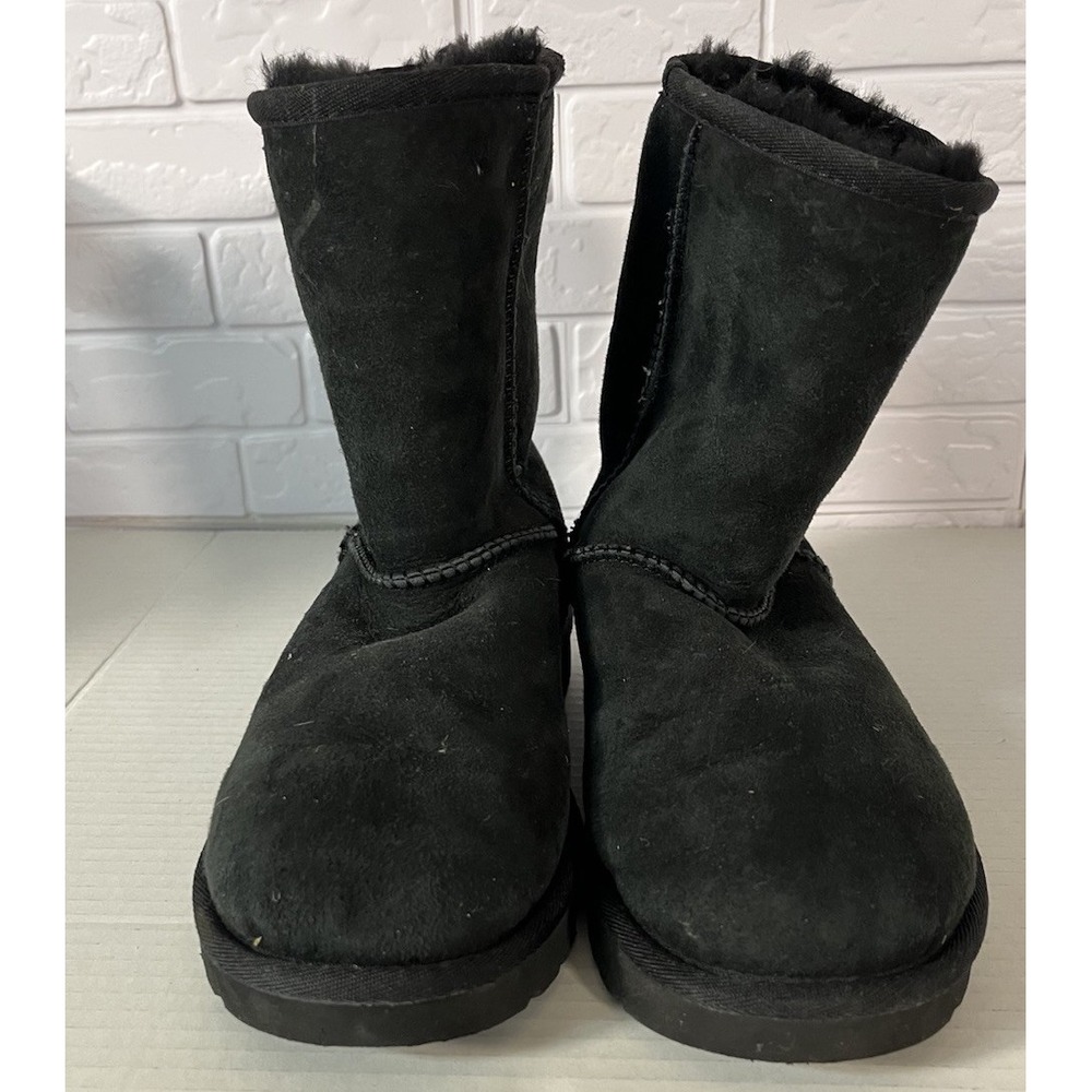 Ugg Black Short Classic Boots Size Women's Sz 6